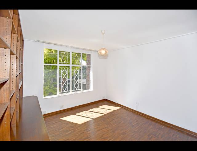 2 BEDROOM TOWNHOUSE FOR SALE IN HYDE PARK